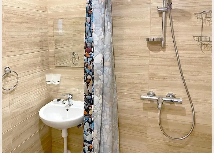 Hostel Mandarin Restoran & *