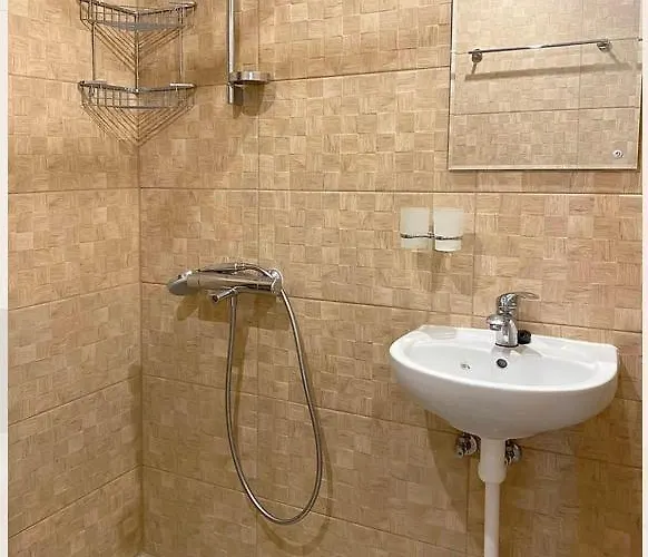 Hostel Mandarin Restoran & *