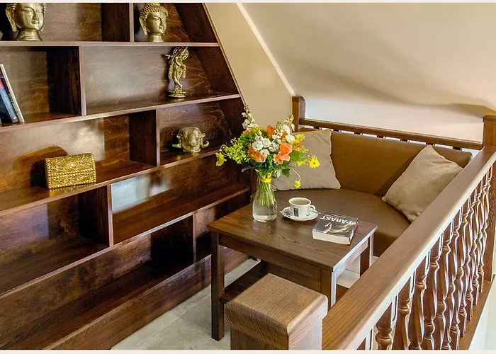 Mandarin Restoran & Hostel *